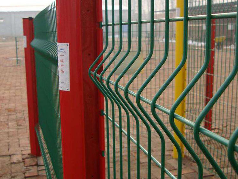 桃型柱三角折彎護欄網案例 桃型柱三角折彎護欄網案例